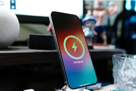 沙嘴街道苹果15换屏服务分享用什么充电器给iPhone15充电更好 